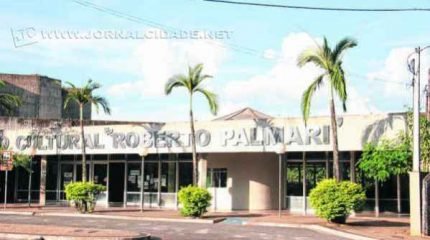 CRIADOURO: denunciante indica foco de dengue abaixo do palco de apresentações