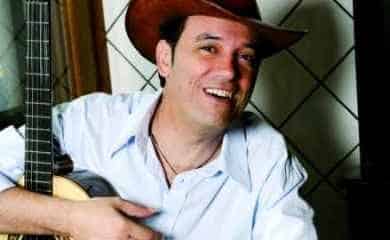 O músico Mazinho Quevedo, um dos mais respeitados nomes da música caipira de raiz, é atração da noite desta quarta-feira (18) na Praça Central em evento gratuito que celebra o aniversário (Foto: divulgação)