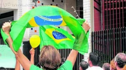 De acordo com a PM, cerca de quatro mil pessoas participaram da manifestação do dia 15 de março em Rio Claro