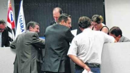 Os vereadores Pereira (PTB) e Juninho da Padaria (DEM) não apareceram na sessão extraordinária dessa quarta-feira (1)