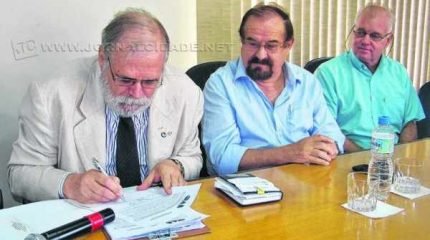 O lançamento do abaixo-assinado foi realizado no Café da Manhã da OAB na presença de representantes de várias entidades