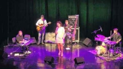 Suellen Karine apresentou-se no Sesi Rio Claro em 2014 (Foto: divulgação)