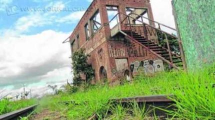 Com previsão de entrega para 2015, os trabalhos de revitalização da Avenida 7 seguem paralisados. Inicialmente, seriam investidos R$ 2,2 milhões