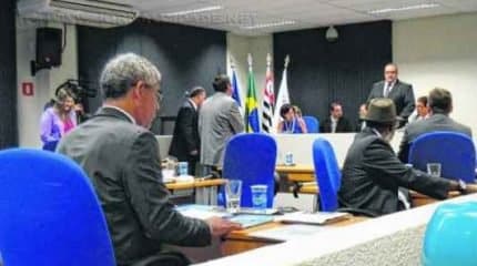 Vereadores aprovaram pedido de vistas de 180 dias ao projeto de lei que criará novos cargos na Fundação Ulysses
