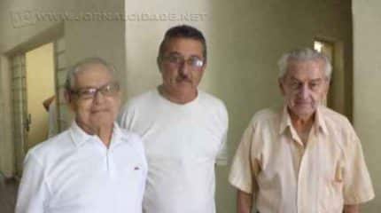 Presidente Carlos Hummel, ladeado de antigos integrantes do Círculo Eduardo Leite e Luchini