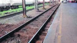 Recolocação dos trilhos na antiga estação ferroviária / Foto: Jônatas de Camargo