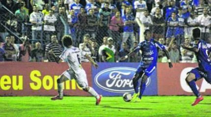 Vitória praticamente garante o Galo Azul na elite do Paulista na próxima temporada