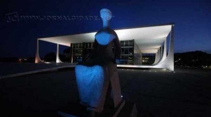 CRIME OU CASTIGO? - discussão sobre a diminuição da maioridade penal de dezoito para dezesseis anos divide opiniões, enquanto que, uma parte exponencial da sociedade apoia a redução