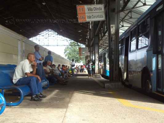Passageiros que utilizam o terminal de ônibus urbano na estação se queixam da falta de segurança e pedem um Guarda Municipal para o local
