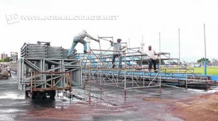 Nesse ano, as arquibancadas foram alugadas por R$ 574 mil e instaladas no estádio Municipal Dr. Augusto Schmidt Filho