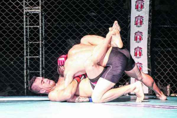 Leandro (destaque) está com 28 anos, desde os 20 é atleta profissional e busca por patrocínios para seguir a carreira