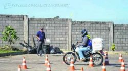 Motociclista faz curso de motofrete na unidade do Sest/Senat em Rio Claro. Qualificação é obrigatória (foto arquivo)