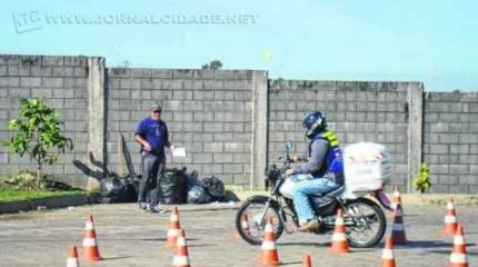 Motociclista faz curso de motofrete na unidade do Sest/Senat em Rio Claro. Qualificação é obrigatória (foto arquivo)