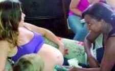 Equipe do Parir com Amor fazendo consulta de pré-natal na gestante Ana Elizabeth