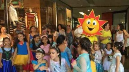 No sábado, 25 de abril, três atividades encantarão os filhos dos clientes