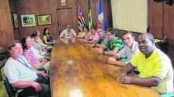 Vereadores durante ato solene de sancionamento da Reforma Administrativa da Prefeitura votada no final de 2014