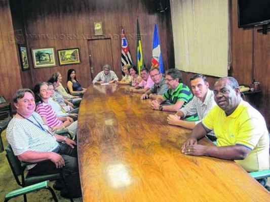 Vereadores durante ato solene de sancionamento da Reforma Administrativa da Prefeitura votada no final de 2014