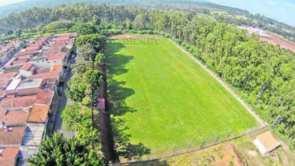 O novo gramado do distrital mede 105 x 60 metros e também será sede do futebol feminino