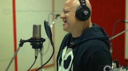 O ex-goleiro Ronaldo Giovaneli e sua banda Os Impedidos fazem show dia 5