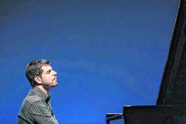 Pianista André Mehmari visita a obra de Ernesto Nazareth em concerto neste sábado (23)