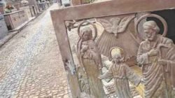 A reportagem do JC foi ao Cemitério Municipal São João Batista e constatou sepulturas sem vasos, além de grades de proteção abertas