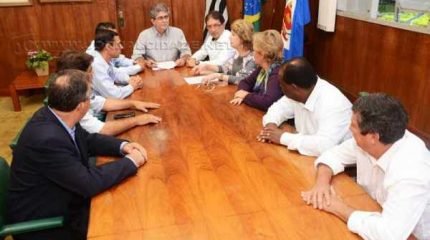 Estão incluídos na Ordem do Dia, projetos que dispõem sobre reserva aos negros de 20% das vagas oferecidas em concursos