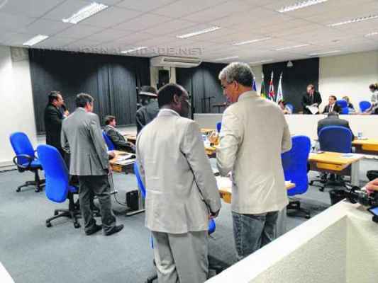 Os projetos de lei ainda serão analisados pelos vereadores rio-clarenses em segunda discussão