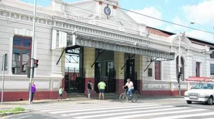 Prédio da antiga estação ferroviária na Rua 1, região central da cidade, foi tombado pelo Condephaat