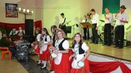 Após as celebrações, festa oferece ao público cantina italiana, música e barracas típicas