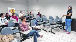 O desenhista e caricaturista Evandro Prates e a diagramadora Karina Zilah da Fonseca participaram das atividades de quarta