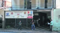 O PAT e o Banco do Povo ficam na Avenida 3, no Centro, em frente à Praça da Liberdade