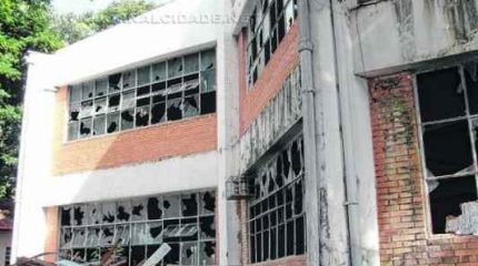 Fachada de um dos prédios no Alto do Santana, que foi alvo de depredação por vândalos