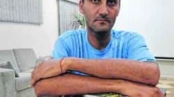 Walter Rocha e Silva teve o nariz quebrado ao ser atingido por uma tartaruga, equipamento de sinalização de trânsito. O objeto foi lançado por seu aluno, de 14 anos