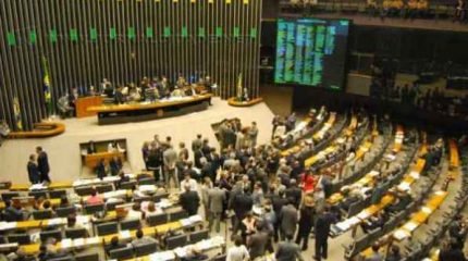 Deputados analisam Reforma Política