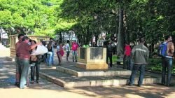 Professores fazem ato público na Praça da Liberdade