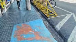 Rampas de acesso estão abaixo da camada asfáltica tornando impossível o acesso; Prefeitura informa que as solicitações para melhorias nas rampas podem ser feitas no Atende Fácil