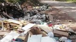 Lixo despejado próximo às margens do Corumbataí: crime ambiental e ameaça ao meio ambiente