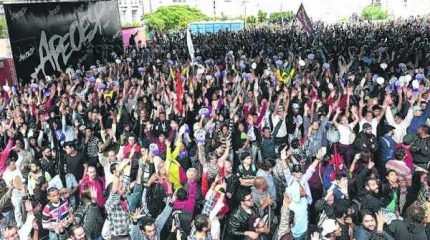 Professores aprovaram a suspensão da greve na sexta-feira (12) em assembleia feita no vão livre do Masp (foto Apeoesp)