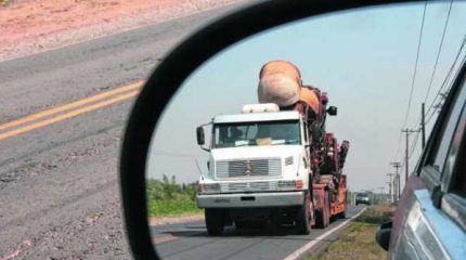 Na foto de arquivo, trânsito pesado na estrada vicinal Jacomo Bincoletto, que dá acesso aos distritos de Ajapi e Ferraz