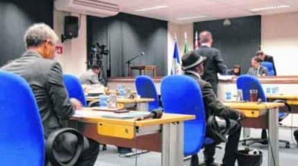 Proposta de emenda deve ser discutida e votada em dois turnos, com interstício de, no mínimo, 10 dias