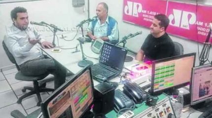 Antonio Archangelo, o professor Renato Elston Gomes e o professor Américo Valdanha Neto, ex-PCdoB