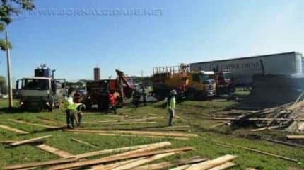 Equipe da Centrovias, Polícia Rodoviária e Corpo de Bombeiros atenderam a ocorrência na manhã de terça-feira (23)