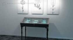 Em seu título, a mostra faz referência ao universo infantil e sugere que basta mudar a perspectiva diante da forma como se enxergam as coisas