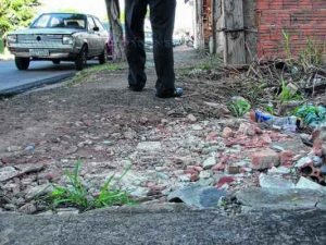 Pedregulhos não propiciam uma passagem segura