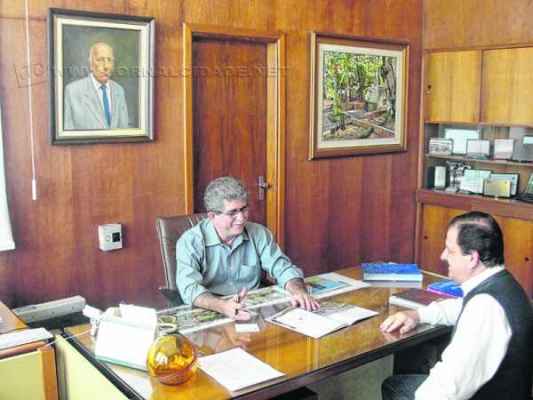 O prefeito Du Altimari (PMDB) e o secretário de Governo, Marcos Pisconti Machado, apostam em consórcio intermunicipal
