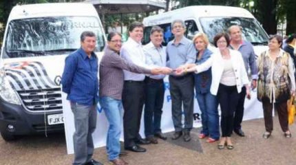 Solenidade de entrega foi realizada no Jardim Público na manhã de segunda-feira (15)