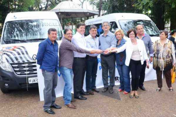 Solenidade de entrega foi realizada no Jardim Público na manhã de segunda-feira (15)