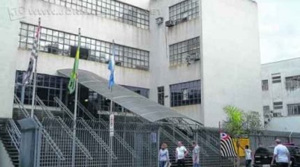 Prédio que hoje abriga o Fórum na Avenida 5 deve ser desocupado quando o Judiciário se transferir para o bairro Bela Vista