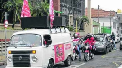 Um carro de som utilizado pelo sindicato percorreu as ruas do Centro de Rio Claro na manhã dessa segunda-feira (1º)