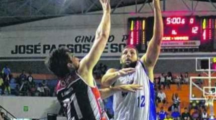 O pivô Atílio, que estava no Macaé, é um dos primeiros contratados e voltará a vestir a camisa do time rio-clarense